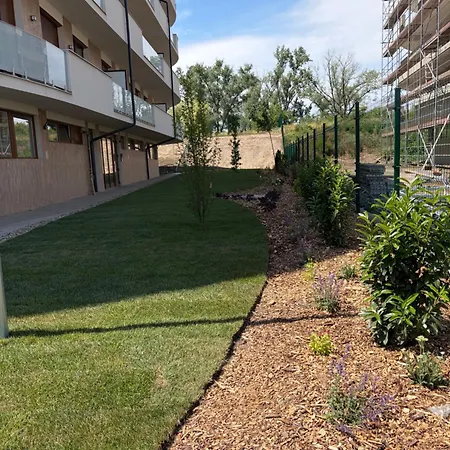Evergreen Apartment *